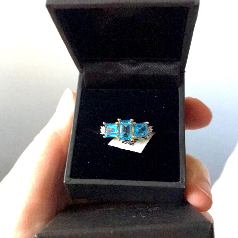 NWT 14K Gold Topaz and Diamond ring
